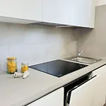 Comfy With Balcony Apartament