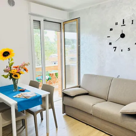 Comfy With Balcony Apartmán *